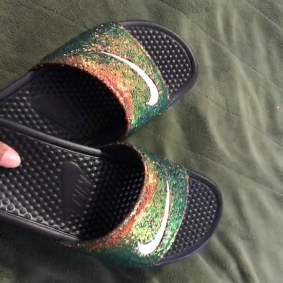 Chameleon Nike slides - Picture 2 of 4